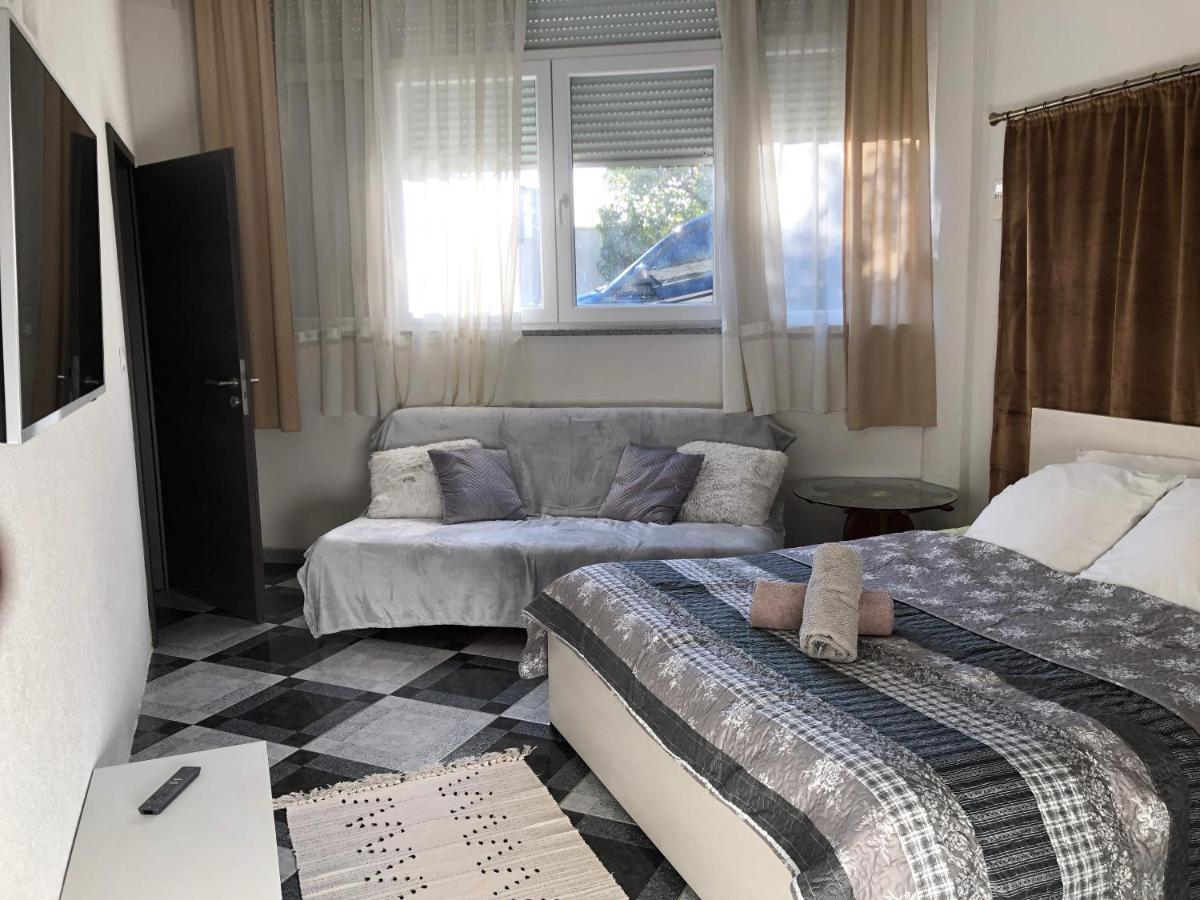 La Villa - Beach House & Rooms Crikvenica Bagian luar foto