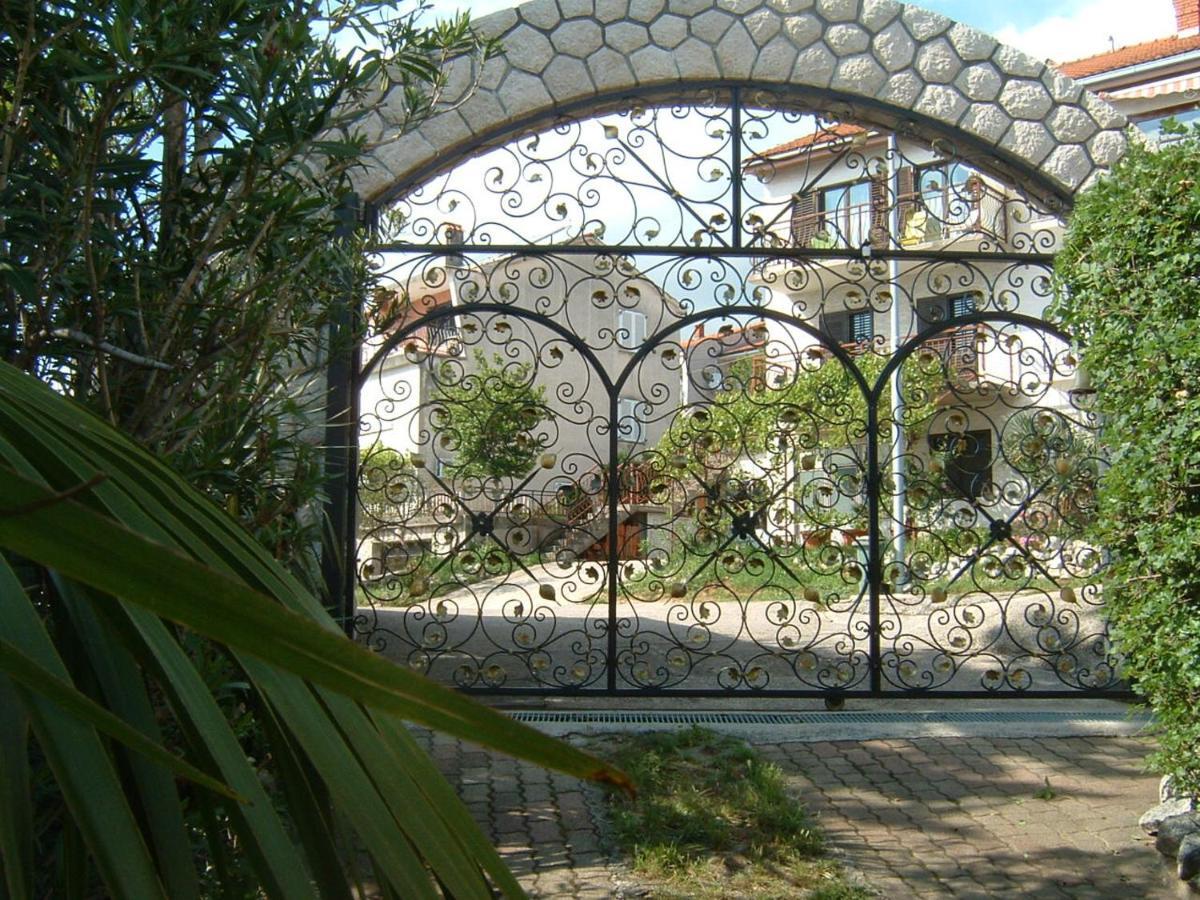 La Villa - Beach House & Rooms Crikvenica Bagian luar foto